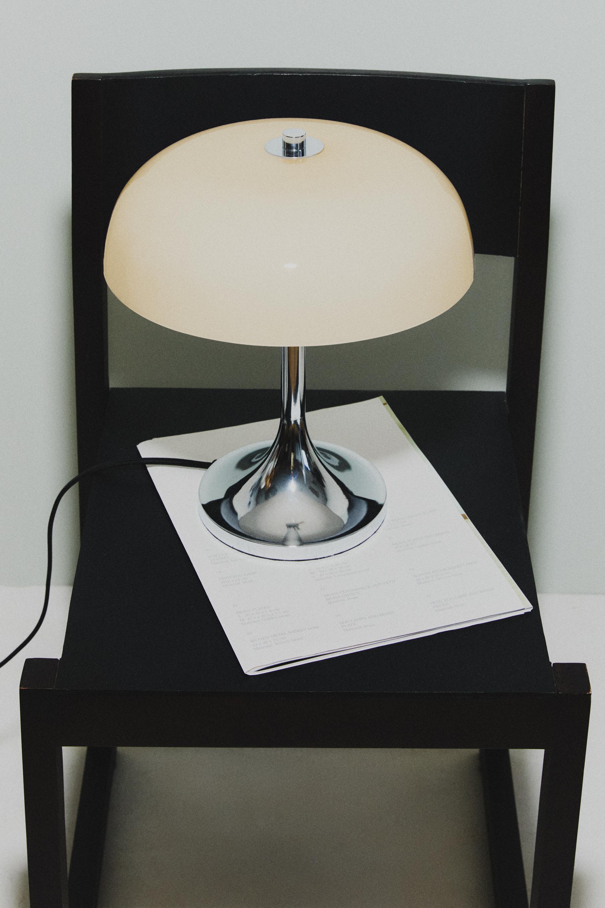 METAL AND GLASS TABLE LAMP